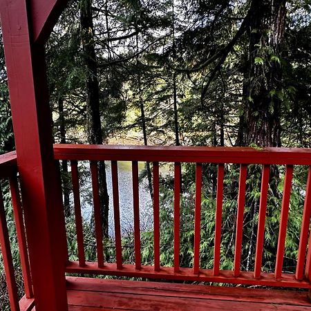 Waterfront Timber Frame Cottage! Юклулет Экстерьер фото