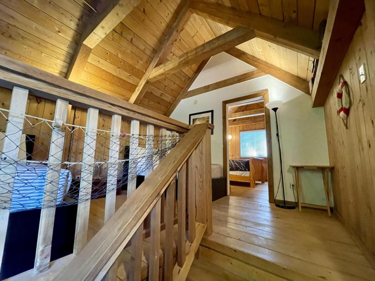 Waterfront Timber Frame Cottage! Юклулет Экстерьер фото