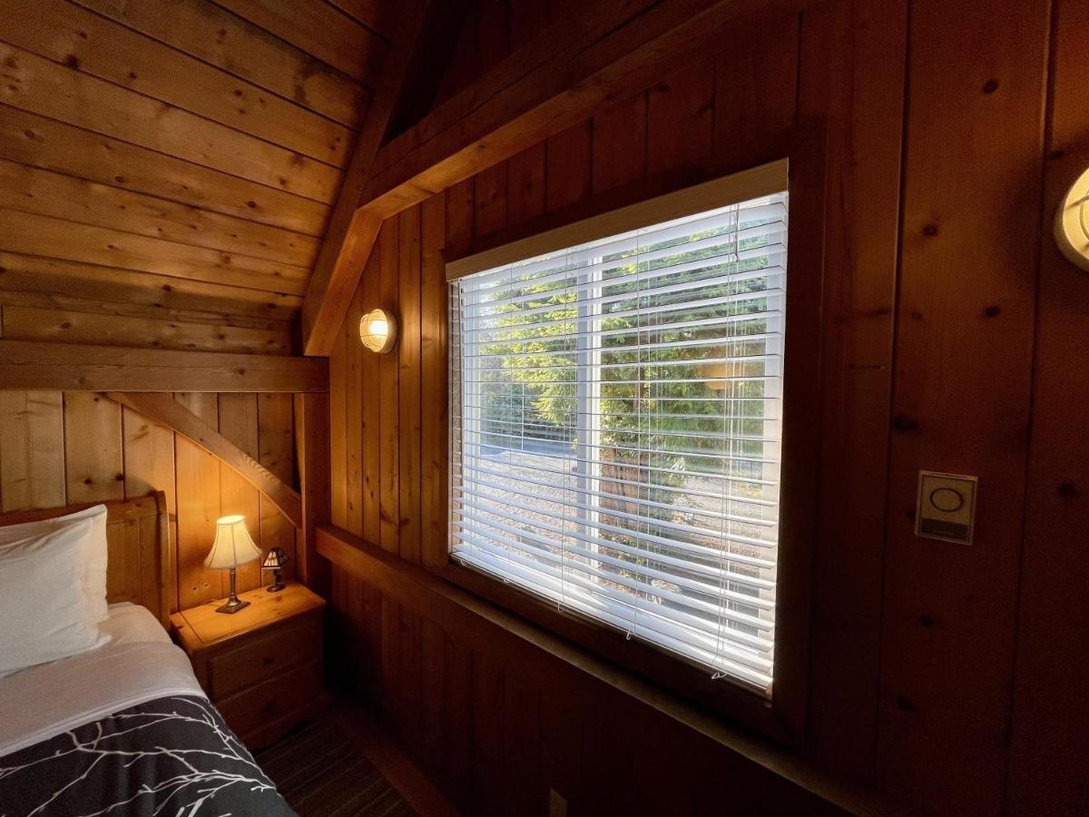 Waterfront Timber Frame Cottage! Юклулет Экстерьер фото