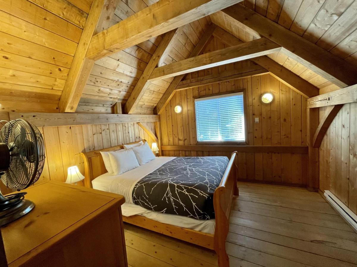 Waterfront Timber Frame Cottage! Юклулет Экстерьер фото