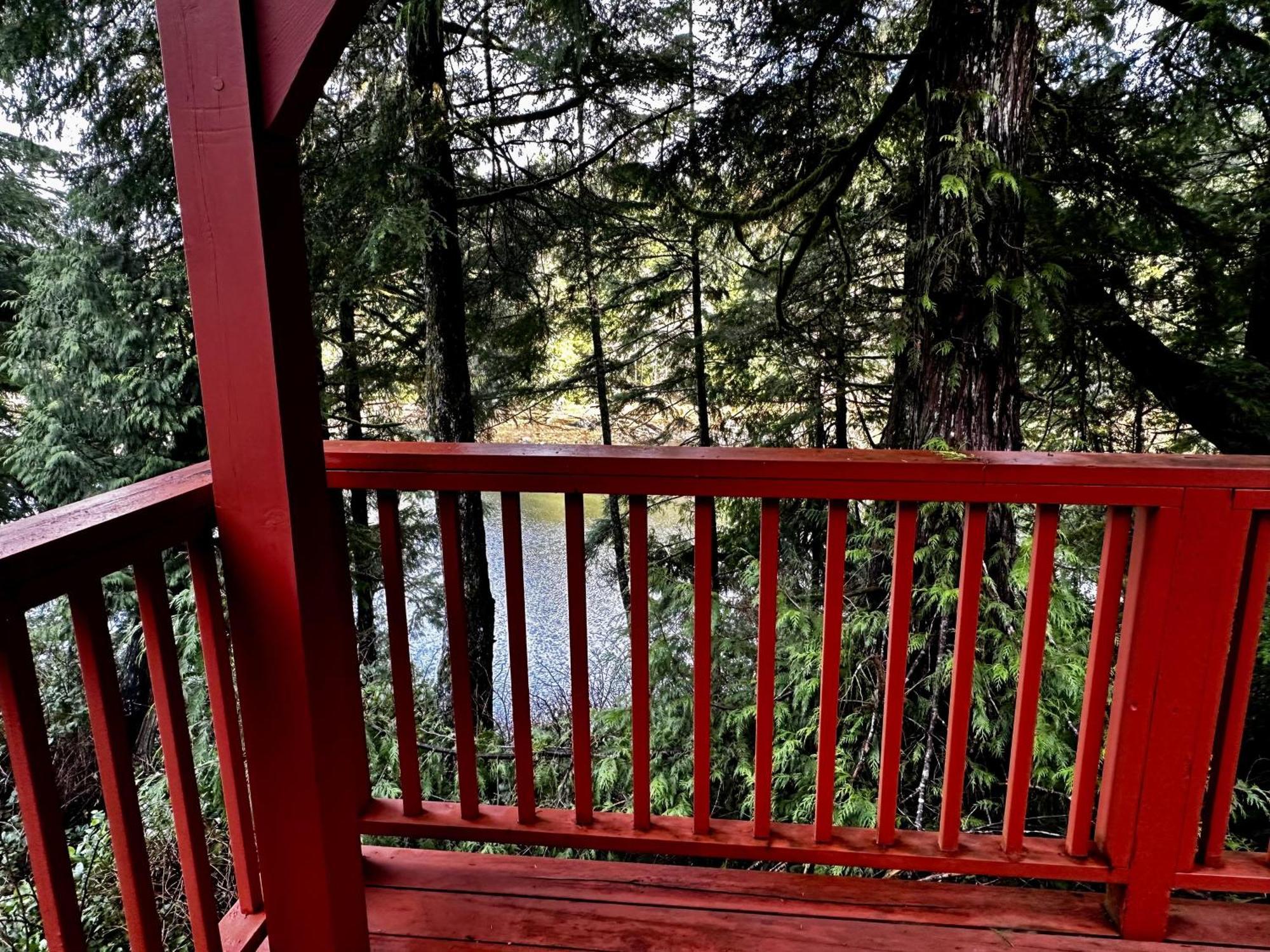 Waterfront Timber Frame Cottage! Юклулет Экстерьер фото