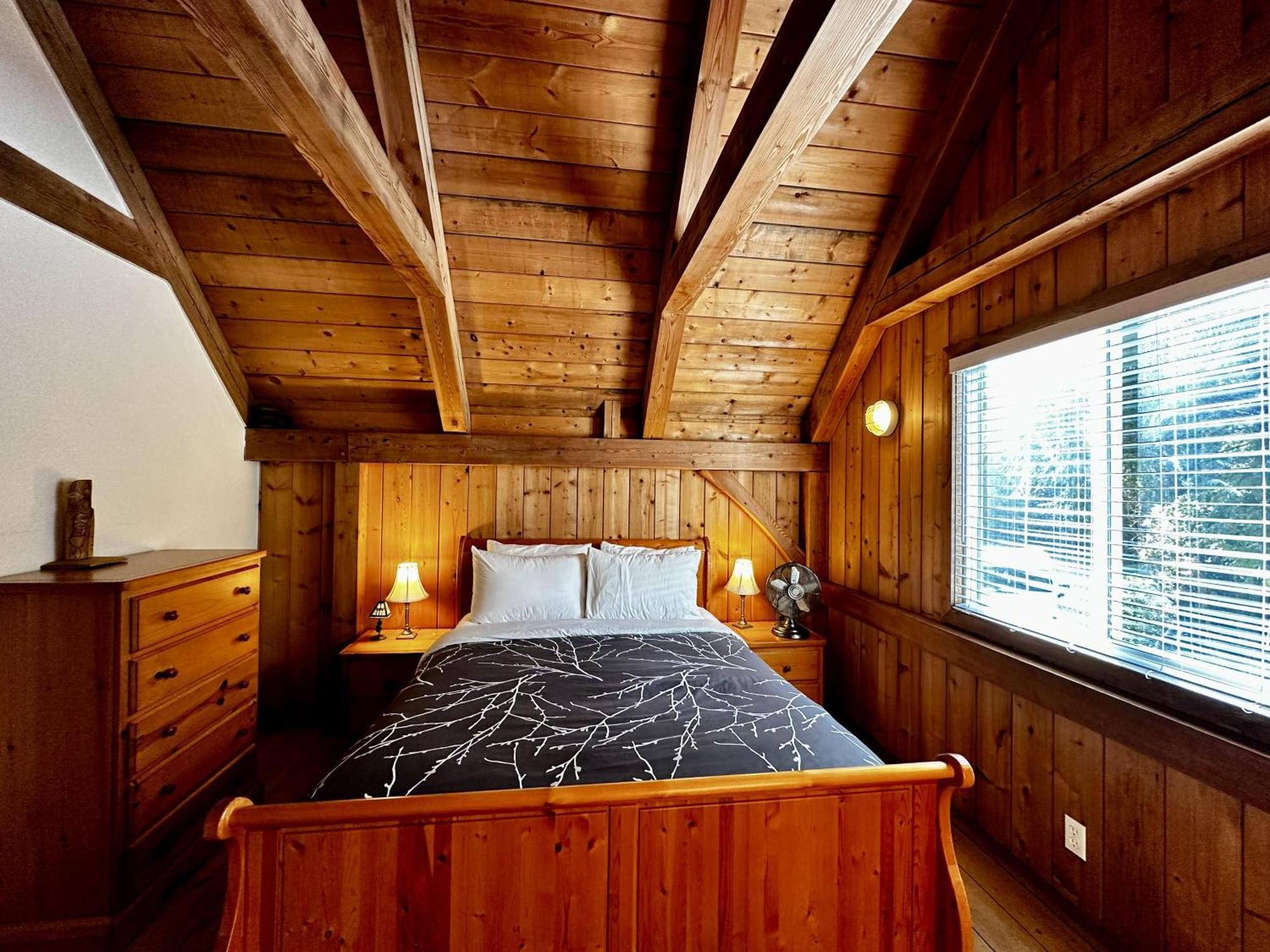 Waterfront Timber Frame Cottage! Юклулет Экстерьер фото