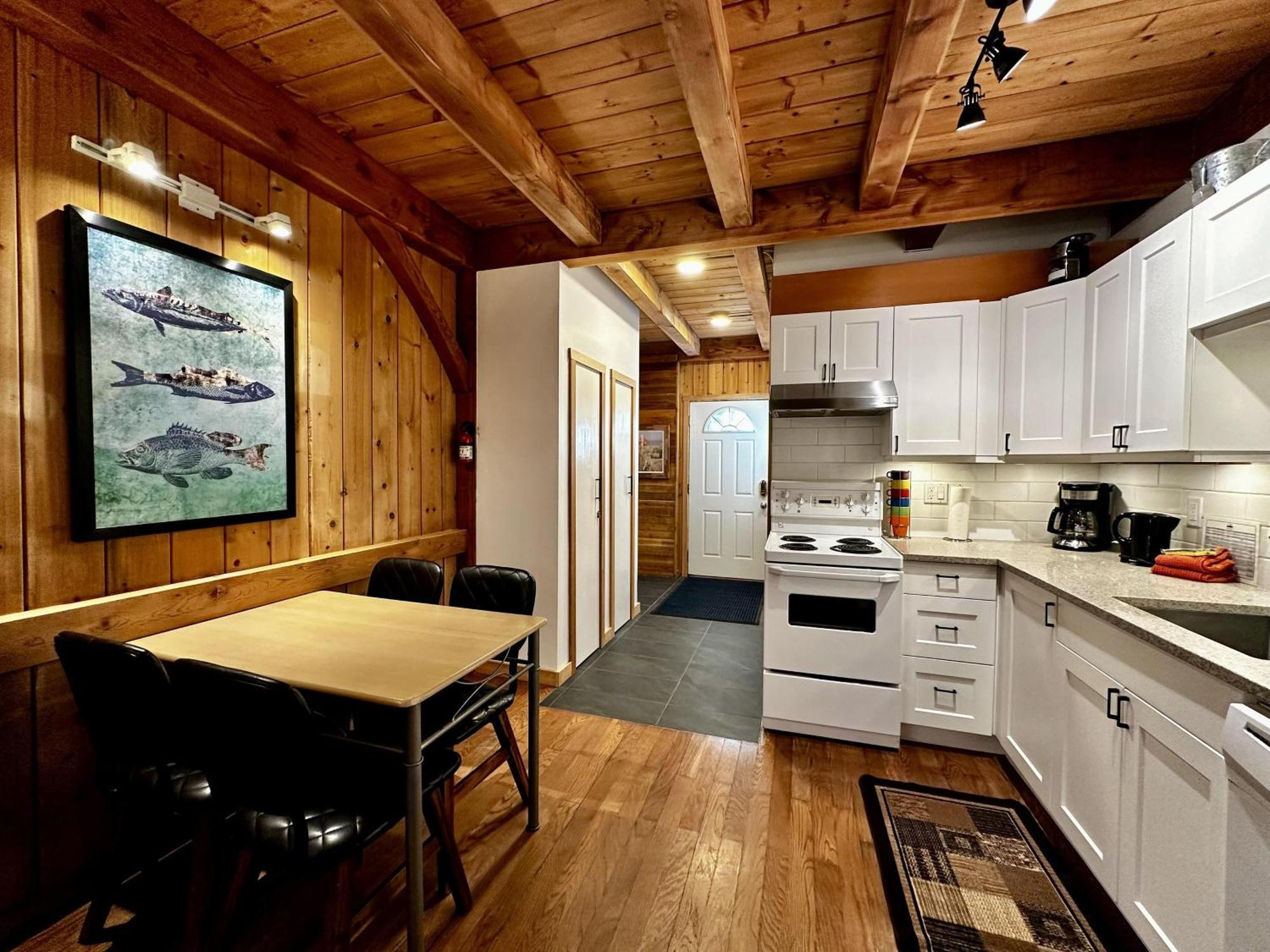 Waterfront Timber Frame Cottage! Юклулет Экстерьер фото