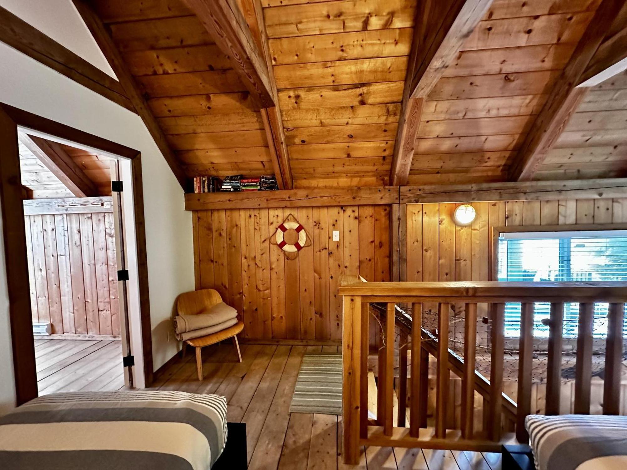 Waterfront Timber Frame Cottage! Юклулет Экстерьер фото