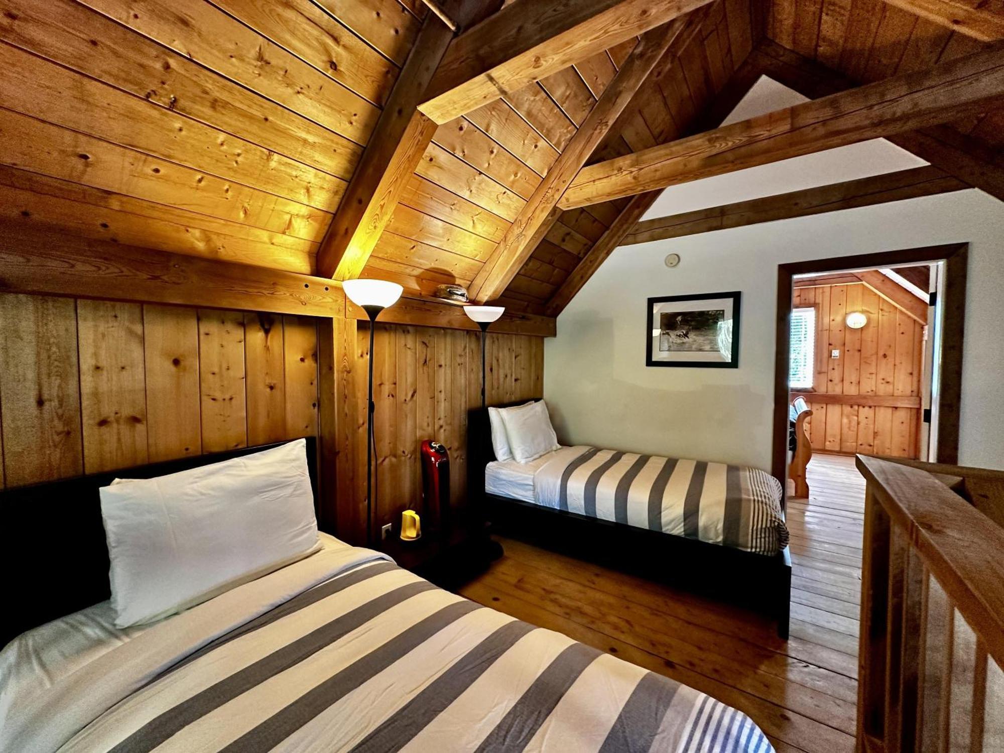 Waterfront Timber Frame Cottage! Юклулет Экстерьер фото