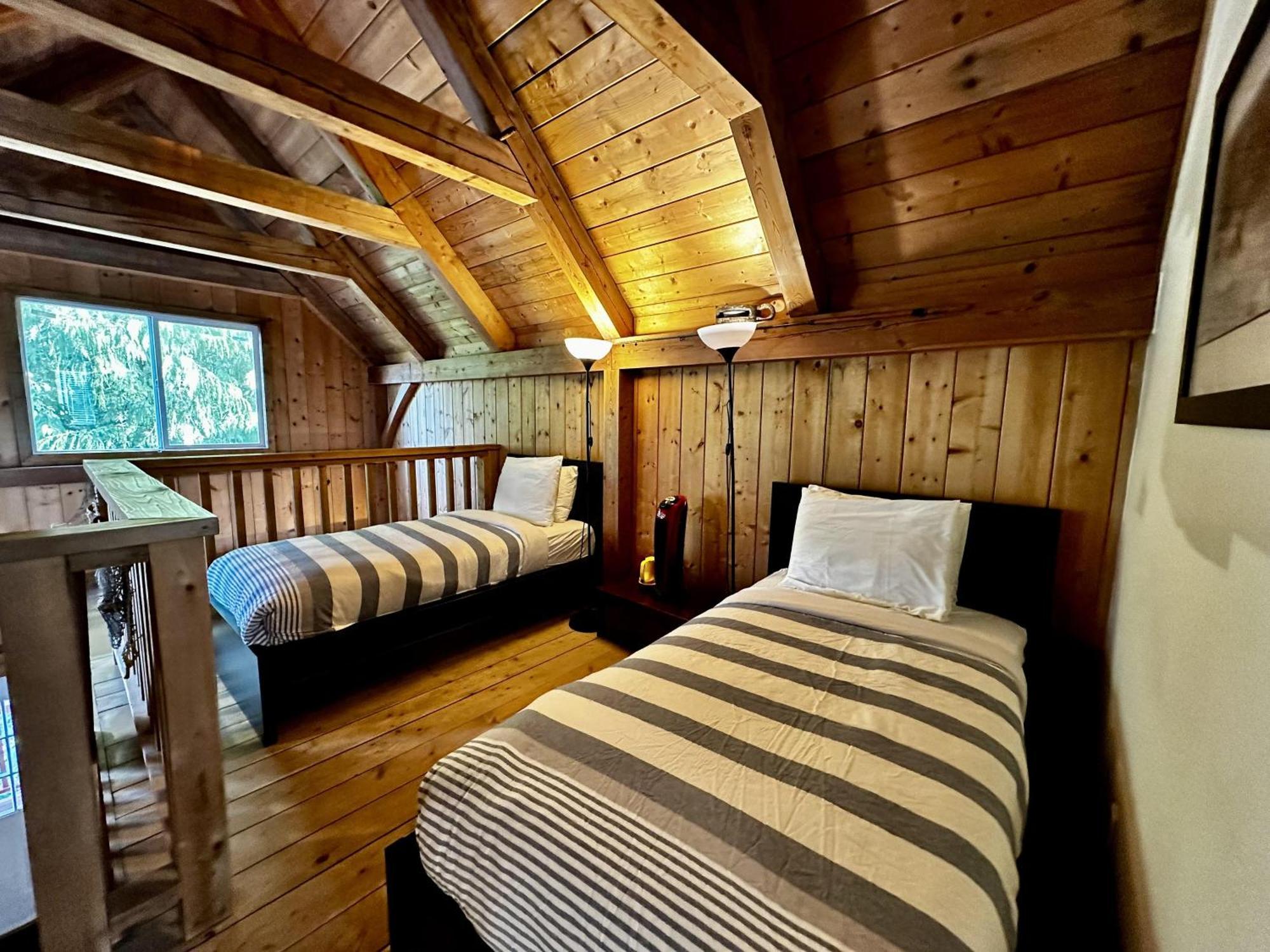Waterfront Timber Frame Cottage! Юклулет Экстерьер фото