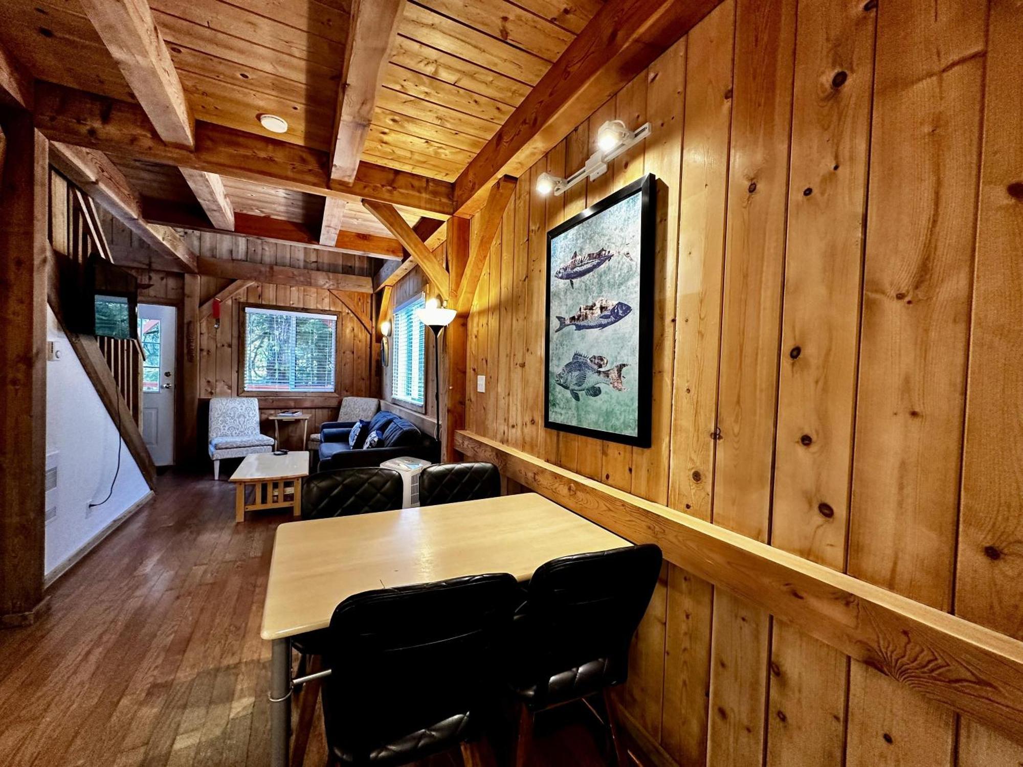 Waterfront Timber Frame Cottage! Юклулет Экстерьер фото