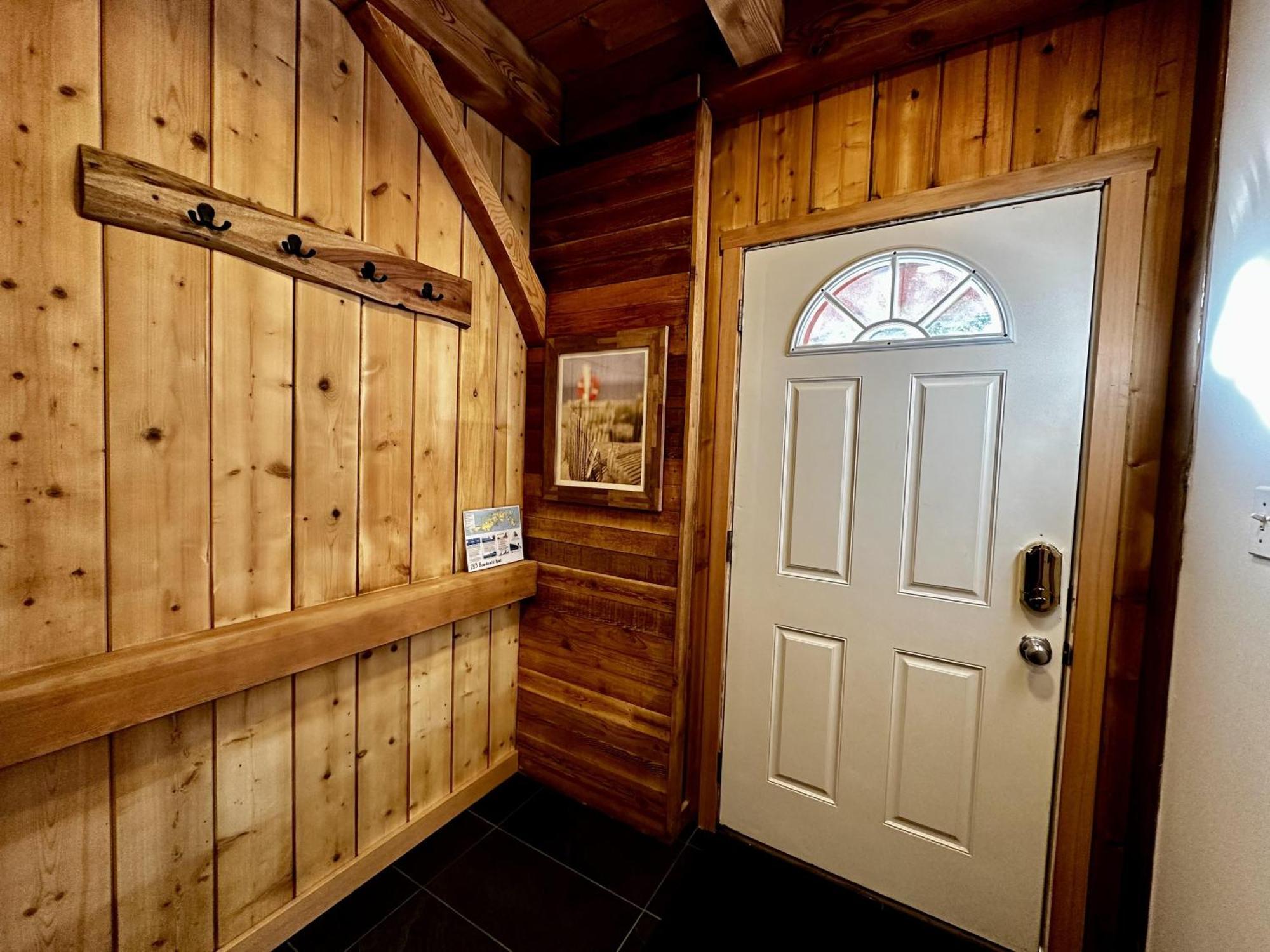 Waterfront Timber Frame Cottage! Юклулет Экстерьер фото